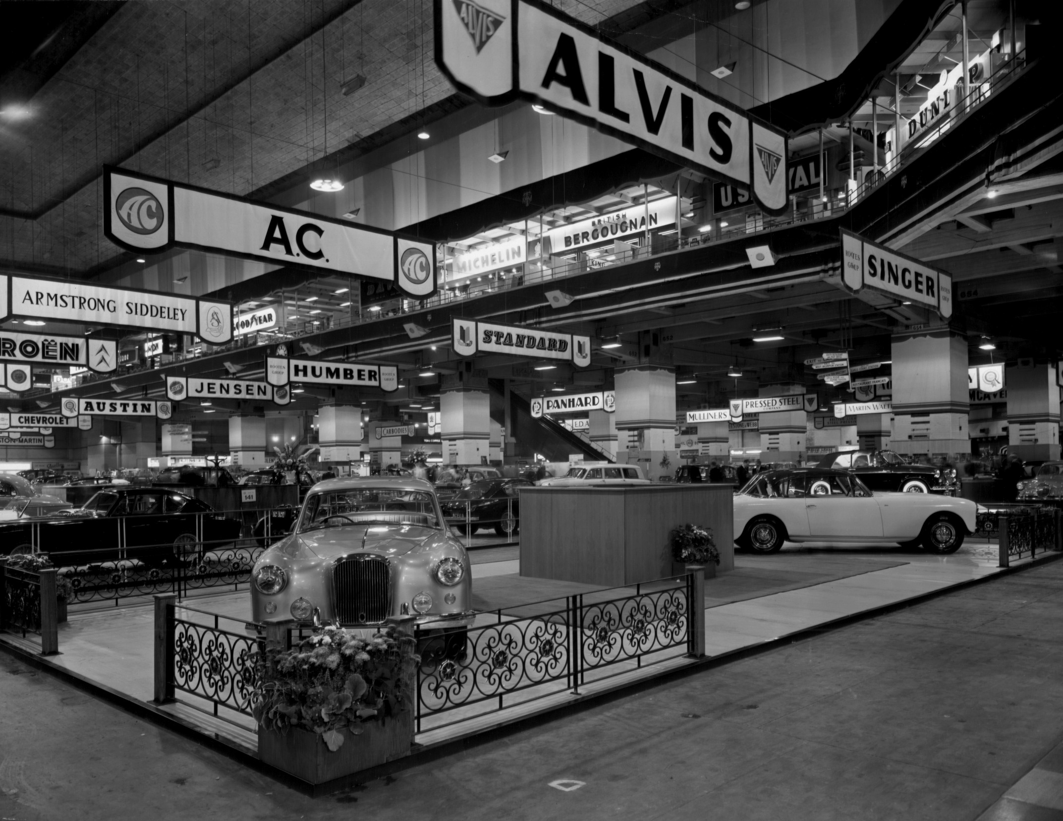 TC108 G Willowbrook 1957 Show cars high res