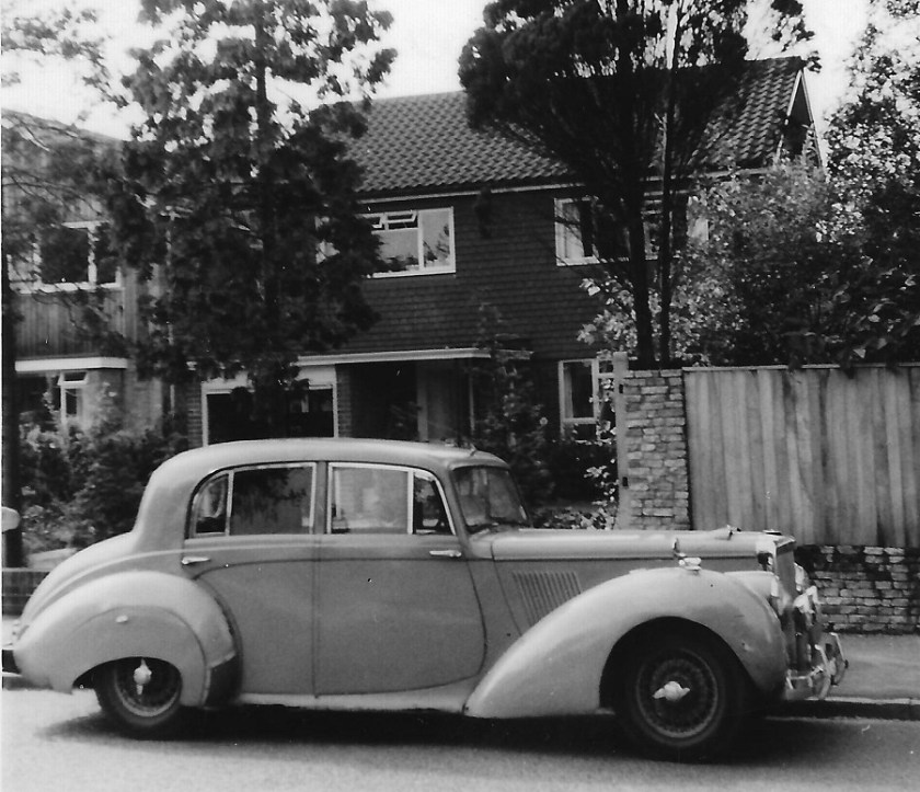 25710 MBE 486 1964 New Malden