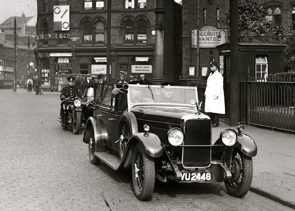 8659 VU 2446 front police